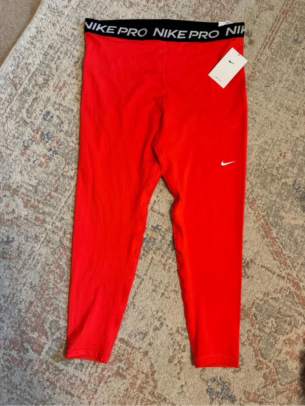 Nike Pro Women's 365 Mid-Rise Leggings